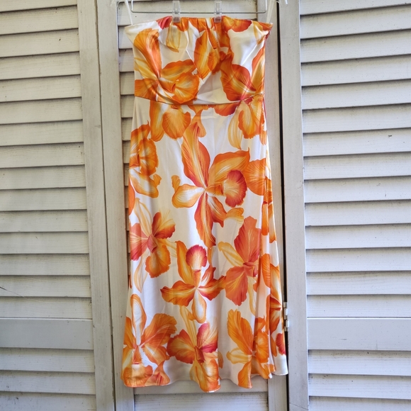 Banana Republic Dresses & Skirts - Banana Republic orange tropical floral strapless silk dress